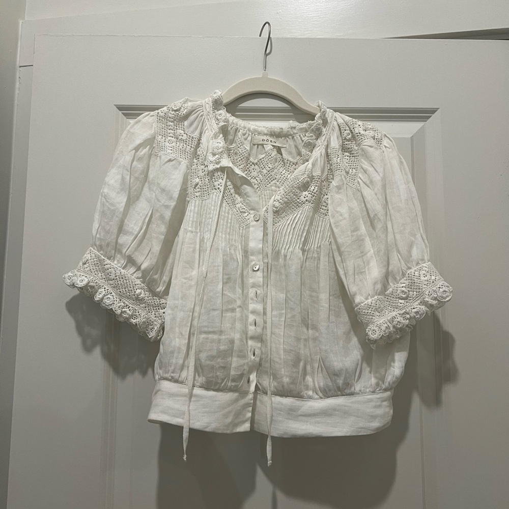 Down white blouse with crochet details size XS
